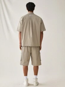 Manfinity RebelGame Set casual da 2 pezzi composto da camicia a maniche corte e pantaloncini in tessuto tinto unito, adatto per l'estate, amici, città