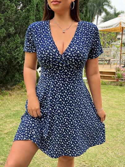 SHEIN EZwear Women Plus Size Casual Holiday Floral Print A-Line Dress, Summer,Beach Dress Sundress,Holiday Outfits Boho
