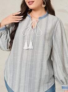 Mulvari 大尺碼條紋編織帶拼接領帶上衣 - 黑與白 - 查看 1