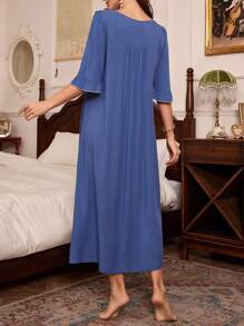 孕妇透明网眼刺绣细节 V 领宽袖睡裙，适合妈妈、睡衣裙