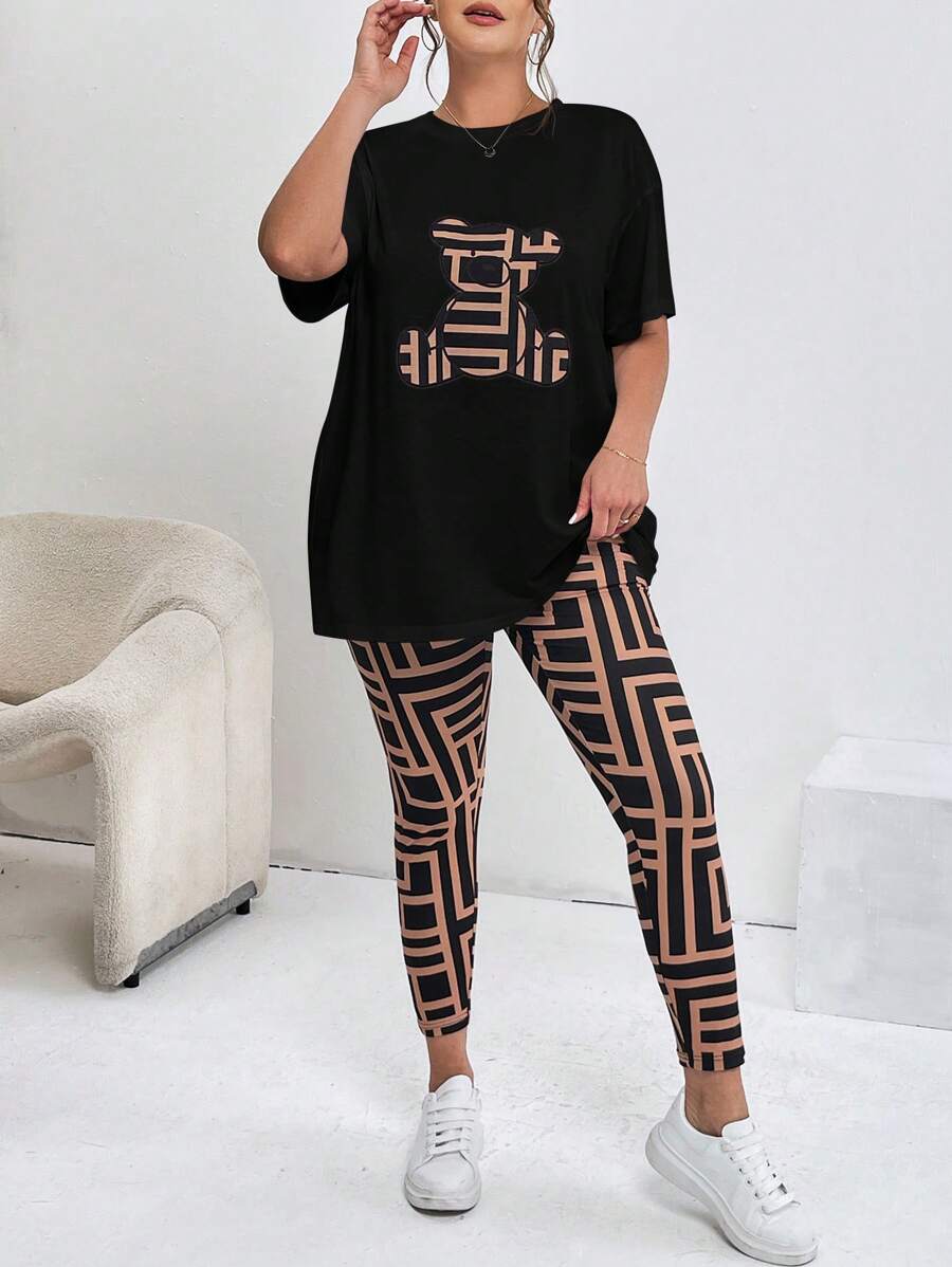 SHEIN Essnce Bộ đồ hai mảnh áo thun tay ngắn in họa tiết rộng rãi mùa hè cỡ lớn dành cho nữ và quần dài - màu đen - Xem 1