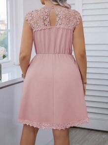 SHEIN Unity 大尺碼純色無袖蕾絲拼接連衣裙 - 藕粉色 - 查看 2