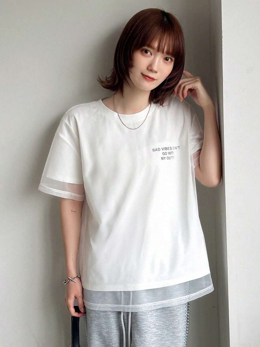 FRIFUL 女士字母印花网眼拼接短袖T恤 BAD VIBES DON'T GO WITH MY - 白色 - 查看 1