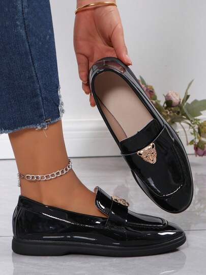 Damen Neuheiten Herbst/Winter Schwarze Glanz Lässig Loafer, Outdoor, Ganzjährig, Slip-On, Leicht, Weiche Sohle, Vielseitig, Retro Britischer Stil, Urlaubswind, Leopardenkopf Dekor, Modisch, Studenten, Bohnenform, Flache Schuhe