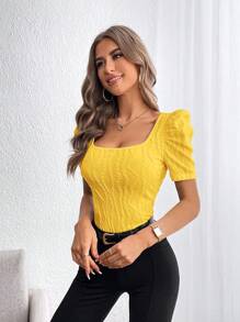 SHEIN Privé Camiseta De Cuello Cuadrado Y Manga Corta Ajustada Con Textura