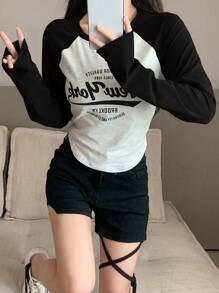 DAZY 字母印花撞色插肩袖T恤，品质卓越，始于1989年纽约布鲁克林，经久耐用，结实耐磨。秋季女装长袖上衣，图案T恤。 - 黑色 - 查看 5