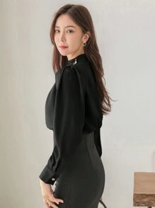 DAZY Áo sơ mi dài tay xếp ly màu trơn công sở, quần áo mùa thu cho nữ - màu đen - Xem 2