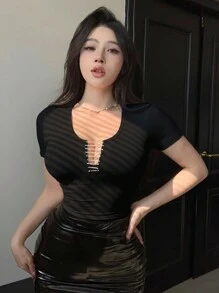 DAZY Chic And Sexy Cropped Short Sleeve T-Shirt With Hollow-Out Design, Navel-Showing Top For Women, Summer Ins Style Going Out Tops