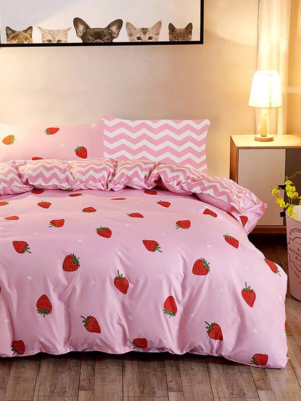 Juego de Ropa de Cama de 3 Piezas con Estampado de Fresa Rosado de Dibujos Animados, Juego de Edredón Reversible y Lindo para Estudiantes y Adolescentes de Regreso a la Escuela, Incluye Edredón con Fundas de Almohada para Todas las Estaciones, Suave y Transpirable, Lavable a Máquina (1 Edredón + 2 Fundas de Almohada)
