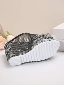 Sandali con zeppa e fondo spesso, sandali con tacco alto platform a punta aperta, pantofole con tacco spesso, estive, tacchi chunky, platform impermeabile, con laccetti forati - nero - Visualizzare 4