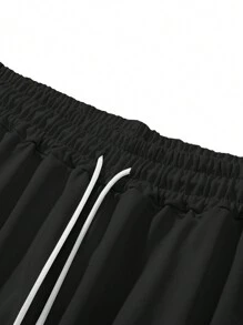 Manfinity LEGND 男士賽車紋下垂肩t恤和短褲套裝 - 彩色 - 查看 5