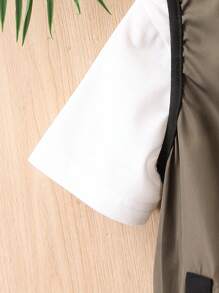 SHEIN Casualowy T-shirt dla chłopca w jednolitym kolorze z okrągłym dekoltem, kamizelka z zamkiem błyskawicznym z przodu i dżinsy z przetarciami