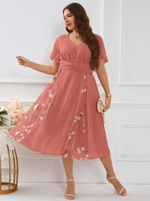 SHEIN Clasi Vestido Estampado Estival Con Bordado Floral, Mangas Con Volantes Y Cintura Plisada Para Mujeres De Talla Grande