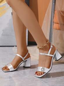 2024 Mùa hè Chóp giầy mở ra Của phụ nữ Giày cao gót Dép xăng đan Với Dây đeo mắt cá chân , Chóp giầy hình vuông , Dày Gót chân , Thiết kế khóa Đối với Đúng mốt Quý cô - Bạc - Xem 2