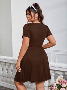 SHEIN EZwear 大尺碼棕色針織v領連衣裙 - 棕色 - 查看 2