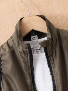 SHEIN Casualowy T-shirt dla chłopca w jednolitym kolorze z okrągłym dekoltem, kamizelka z zamkiem błyskawicznym z przodu i dżinsy z przetarciami