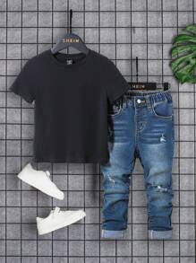 SHEIN 男孩 2 件套黑色 T 恤和破洞磨边洗水紧身蓝色牛仔裤套装，适合夏季男孩两件套服装 - 中等水洗藍 - 查看 1