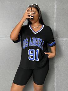 SHEIN MOOSTA Camiseta de verano para mujer con estampado de letras, ribete a rayas y parches, tallas grandes - Negro - Ver 6