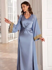 V-Neck Abito aderente con torsione sul davanti e giacca con apertura frontale in nastro di giunzione