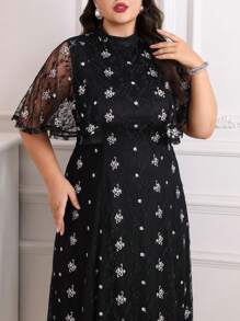 Modelyn 加大尺碼女裝花邊刺繡荷葉袖連衣裙