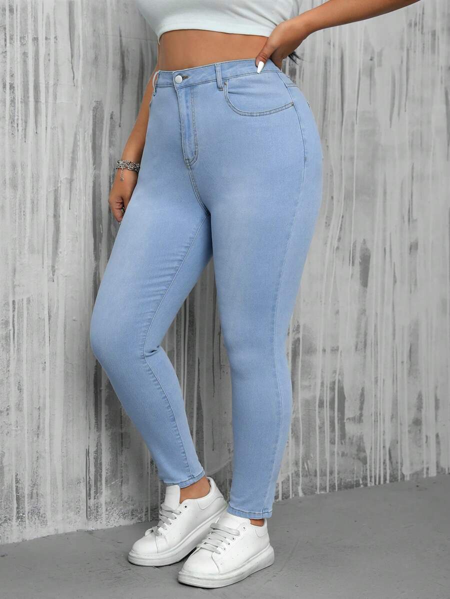 SHEIN EZwear 大尺碼女性窄腳修身牛仔褲 - 淺色水洗藍 - 查看 1