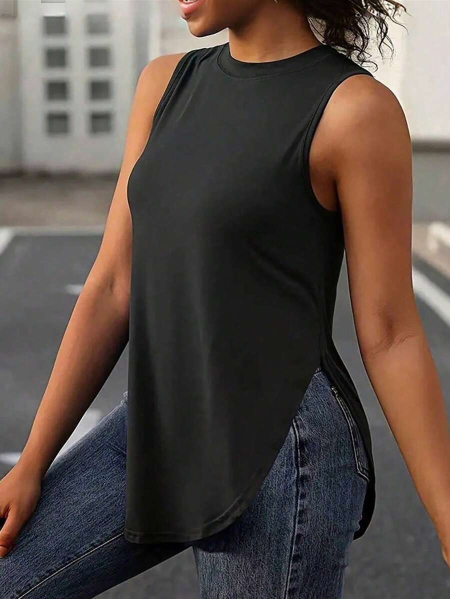 SHEIN Plus Size Solid Color Round Neck Sleeveless Split Hem Tank Top - Black - View 1
