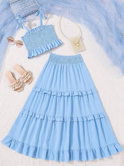 女款藍色綁領上衣和多層荷葉邊裙子套裝