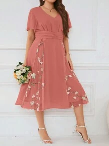 SHEIN Clasi Vestido Estampado Estival Con Bordado Floral, Mangas Con Volantes Y Cintura Plisada Para Mujeres De Talla Grande