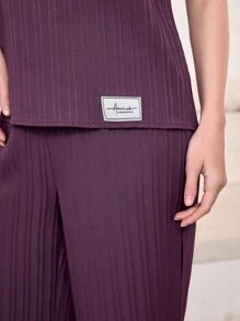 Seusyu 帶有字母紋飾帶紋質感休閑背心,直筒褲和阿巴亞服裝