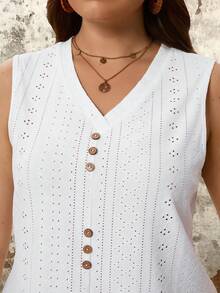 SHEIN LUNE 大尺碼女士白色肋紋針織高彈性面料V領空心刺繡裝飾無袖上衣背心，前方有木質紐扣中間飾扣 - 白色 - 查看 6