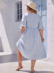 SHEIN VCAY 大码波西米亚风夏季海滩度假蓝白条纹前纽扣连衣裙 - 藍白色 - 查看 2