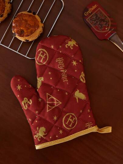 HARRY POTTER X SHEIN 1pc Red Hogwarts Harrypotter Pattern Heat Insulation Glove, Gifts