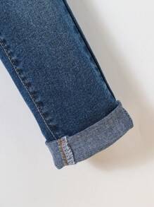 SHEIN 男孩 2 件套黑色 T 恤和破洞磨边洗水紧身蓝色牛仔裤套装，适合夏季男孩两件套服装 - 中等水洗藍 - 查看 7