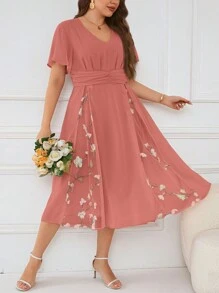 SHEIN Clasi Vestido Estampado Estival Con Bordado Floral, Mangas Con Volantes Y Cintura Plisada Para Mujeres De Talla Grande