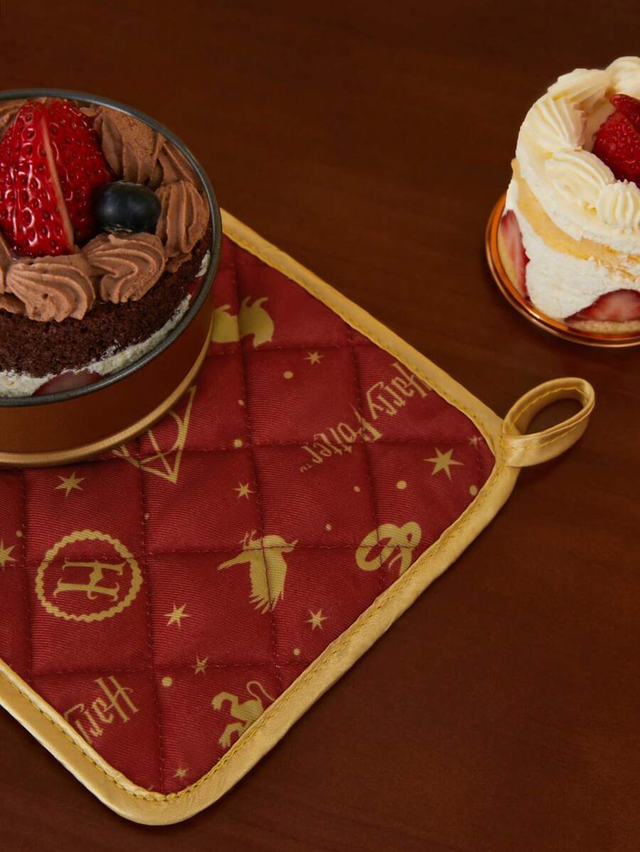 HARRY POTTER X SHEIN 1 Pc Red Graphic Pattern Insulation Pad, For Kitchen And Dining Room, Gifts,Back To School - Red - View 1