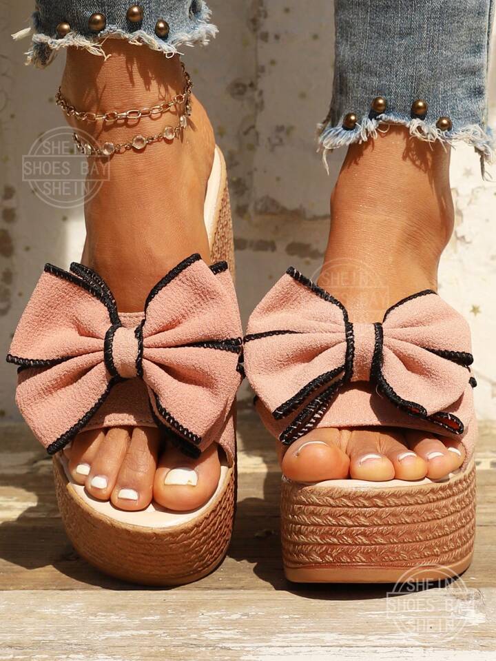 Nuovi sandali impermeabili rosa con zeppa alta e suole in PU platform ultra leggero suola spessa fiocco e unico cinturino per vacanze e feste di primavera ed estate SHEIN ITALIA