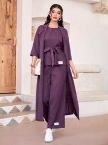 Seusyu 帶有字母紋飾帶紋質感休閑背心,直筒褲和阿巴亞服裝