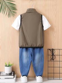 SHEIN Casualowy T-shirt dla chłopca w jednolitym kolorze z okrągłym dekoltem, kamizelka z zamkiem błyskawicznym z przodu i dżinsy z przetarciami