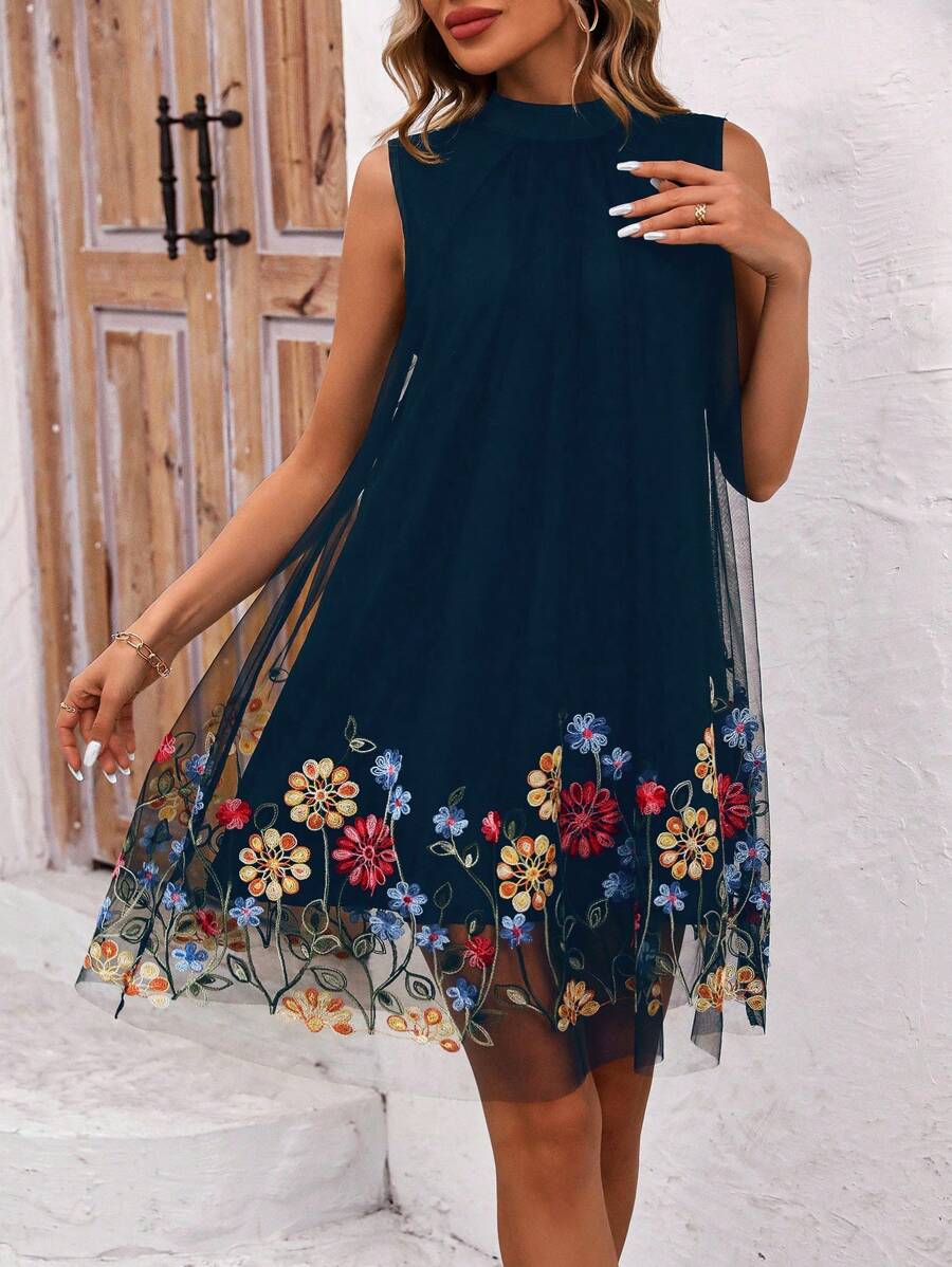 SHEIN Clasi 花卉刺繡無袖寬鬆連衣裙 - 藏蓝色 - 查看 1