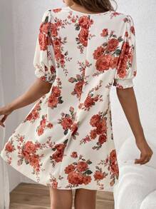 SHEIN Frenchy 夏季印花连衣裙，前系带，泡泡袖，吊带裙，度假风，优雅花朵款式 - 彩色 - 查看 4