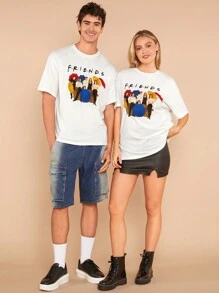 FRIENDS X SHEIN Camiseta blanca de verano para hombre, suelta y casual, con estampado de sofá clásico de dibujos animados y personaje - Blanco - Ver 4