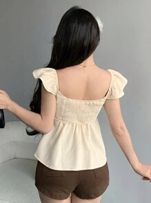 Dazy Designer Blusa de verano para mujer de unicolor con volantes en el borde y diseño de lazo delantero, blusa estilo babydoll - Beis - Ver 5