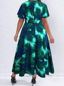 SHEIN Clasi Kích thước lớn Hoa In Surplice cổ Thắt lưng Váy quấn - màu xanh lá - Xem 2