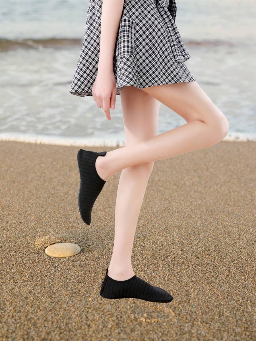 女式漁港鞋、沙灘鞋、水鞋、潛水鞋、戶外瑜珈游泳鞋,防滑耐磨軟底襪子 - 黑色 - 查看 1