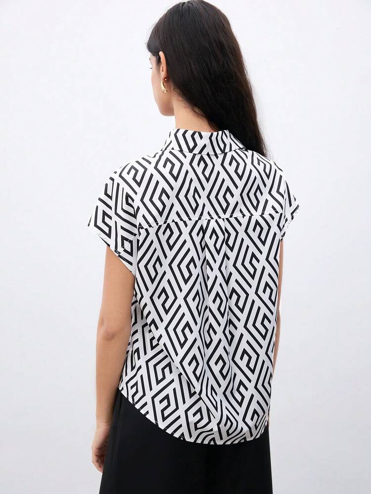 Women Full-Print Batwing Sleeve Shirt With Flap Pockets, Perfect For Work