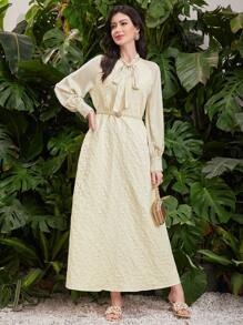 Al Najma Robe Longue Pour Femmes Avec Patchwork Texturé De Couleur Unie Et Noeud À La Cravate Pour Les Vacances - Nude - Voir 1