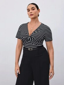 BizChic Kích thước lớn Của phụ nữ Mặt trước xoắn Sọc Ngắn tay Áo thun Cho mùa hè - Đen và trắng - Xem 9