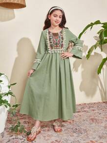 SHEIN Tween Girls' Lovely Elegant Round Neck Fringed Decorated Casual Vacation Dress