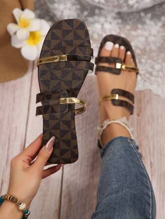 2025 年春夏新款平底休闲凉鞋，舒适女士一脚蹬鞋