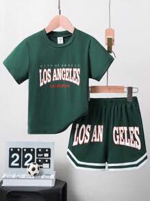 SHEIN 2入組幼兒男童字母印花短袖t卹和短褲 - 墨綠色 - 查看 1